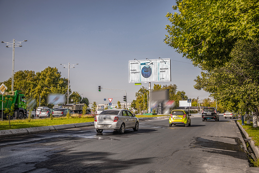 Призма - динамическая конструкция на пересечении улиц Себзар и Нурафшан